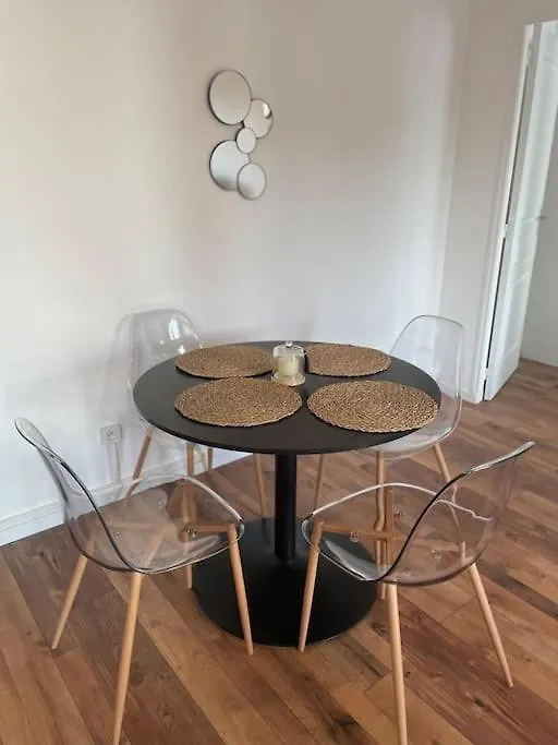 Bel Appartement Meyzieu Centre Proche Tramway France